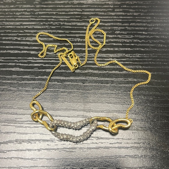 Solanales Small Link Necklace- Gold - Picture 2 of 3